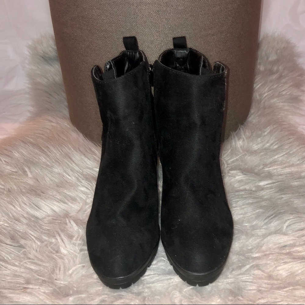 Boots - Picture 2 of 4